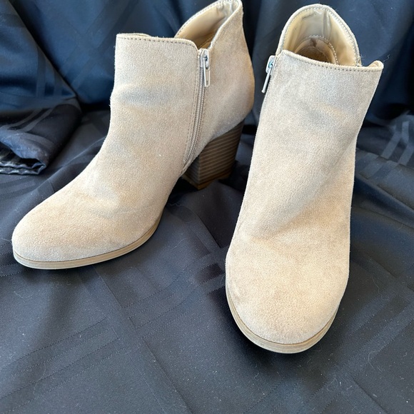 Style & Co suede booties, beige, size 8.5 - Picture 2 of 2